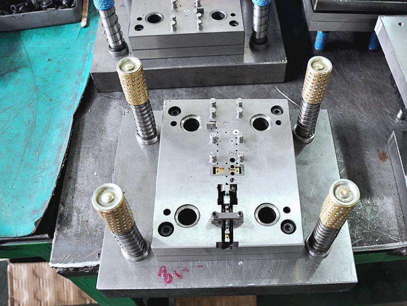 灵寿模具制造-01