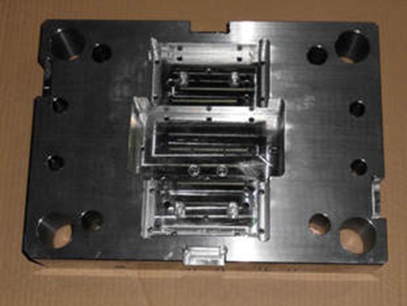 灵寿精密塑料模-06